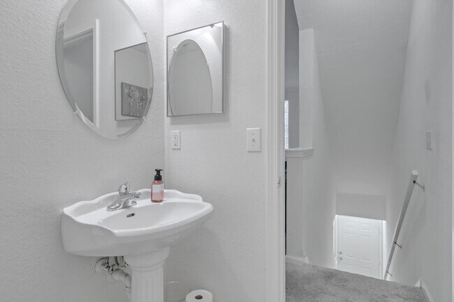 Building Photo - 10075 Gate Pkwy N