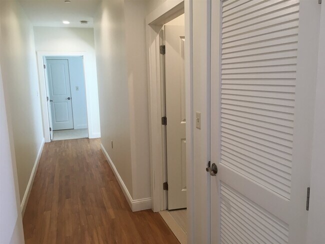 Building Photo - 875 Elm St