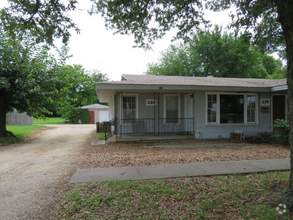 Building Photo - 220 N Bonnie Brae St