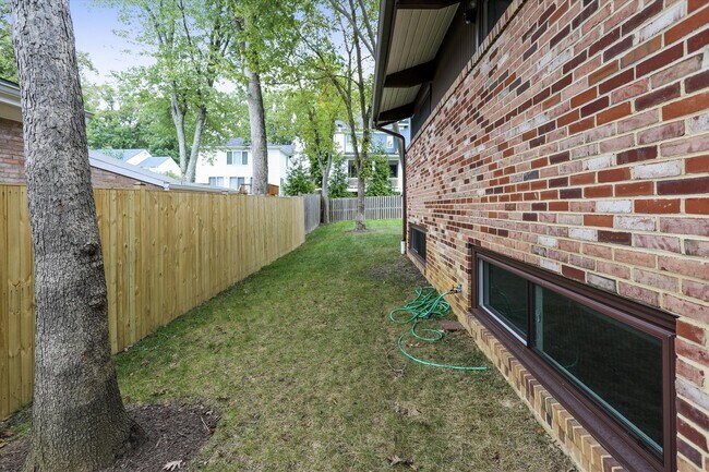 Building Photo - 3/3 Beautiful Contemporary Home in Greenwich Forest