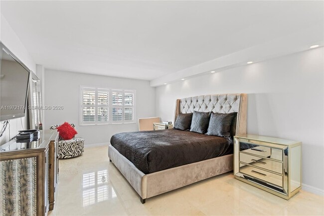 Building Photo - 1901 N Ocean Blvd