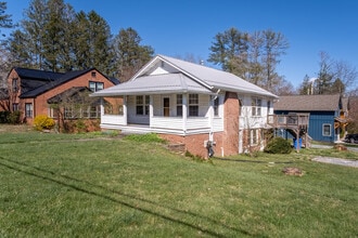 Building Photo - 445 S Broad St