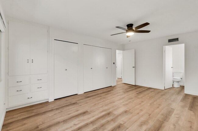 Building Photo - 4820 Cobb Dr