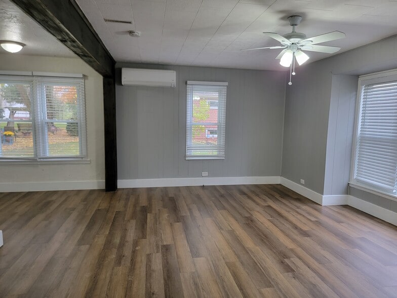 Building Photo - 100 E Elm St