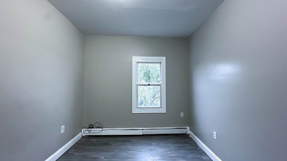 Building Photo - 165 Winfield Ave