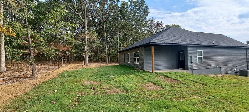 Building Photo - 5 Hawthorn Ln