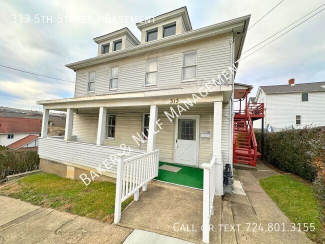Building Photo - 313 5th St