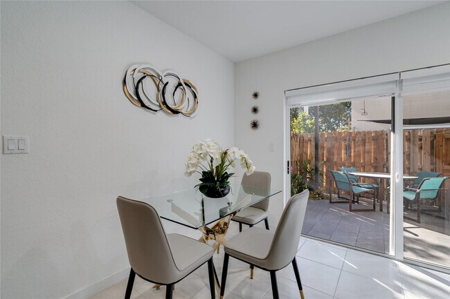 Building Photo - 561 NE 5th Terrace