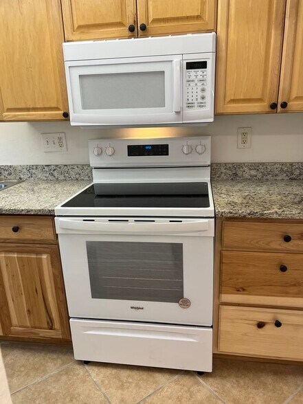 Building Photo - 710 Bayou Ave