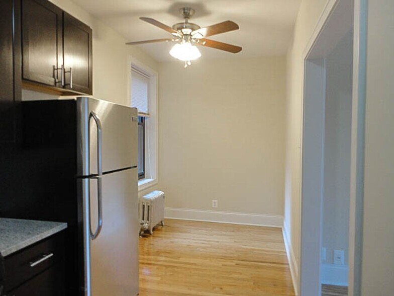 Building Photo - 428 W Surf St