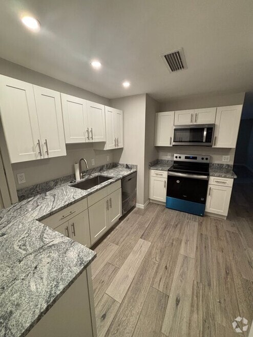 Building Photo - 3700 Lewis Dr