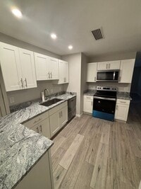 Building Photo - 3700 Lewis Dr