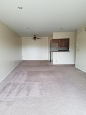 Huge Livingroom/diningroom - 12830 Burbank Blvd