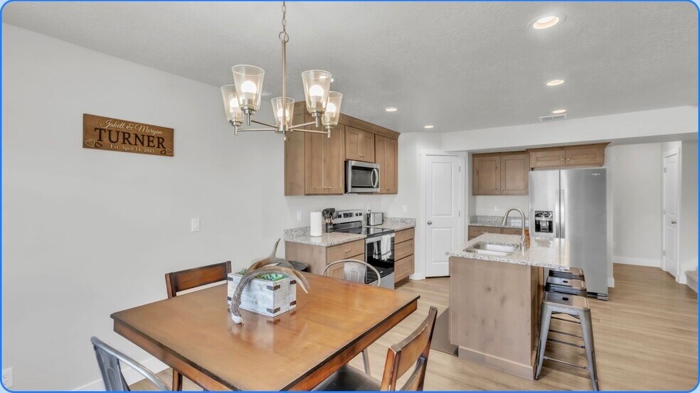 Dining Area - 45 E 970 N