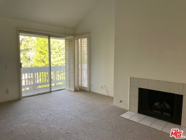 Building Photo - 4338 Redwood Ave