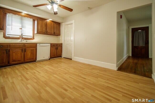 Building Photo - 13 Ingraham Pl