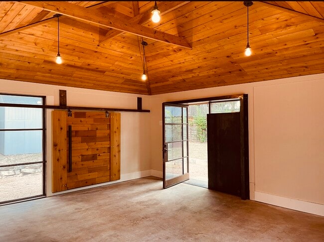 Building Photo - 1306 Oxford Ave