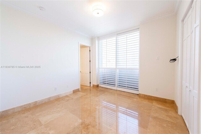 Building Photo - 626 Coral Wy