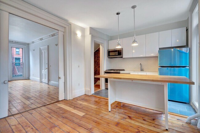 Building Photo - 520 Manila Ave