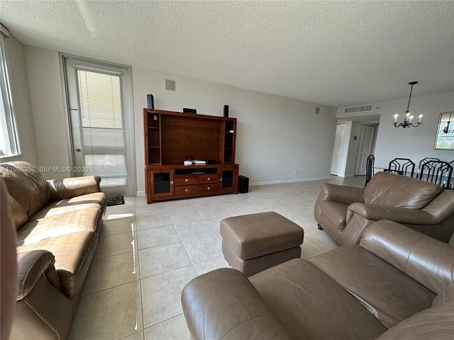 Building Photo - 3180 S Ocean Dr