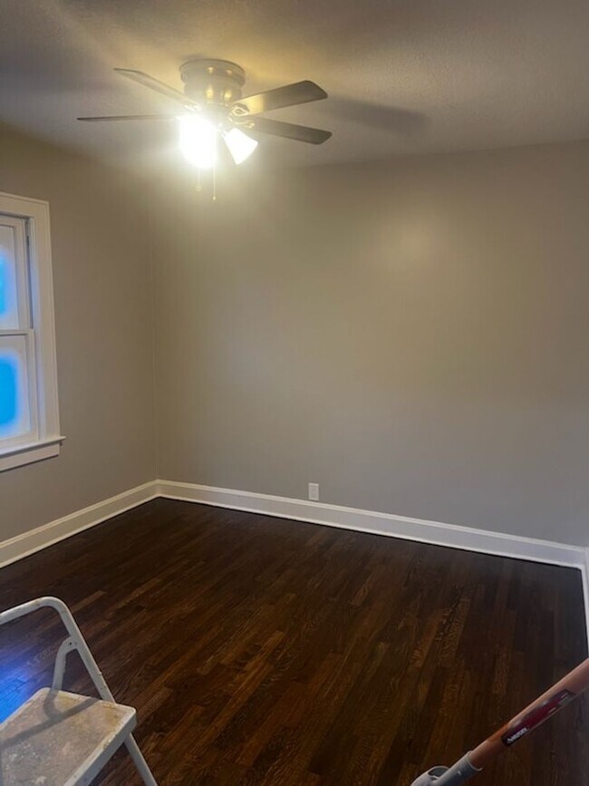 Building Photo - Newly Renovated 3 Bedroom House.