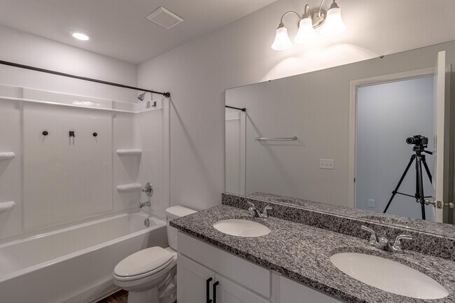 Building Photo - 147 Enclave Wy