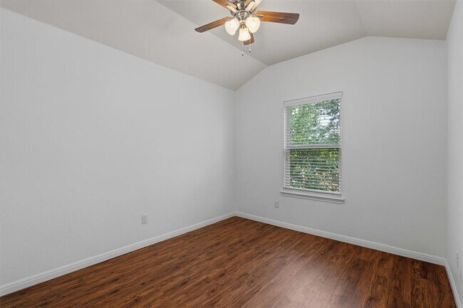 Building Photo - 5908 Red Bud Ridge Ln