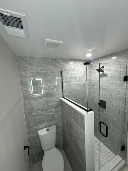 Building Photo - 41000 Harris Rd