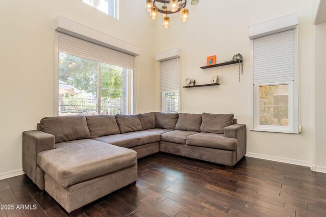 Building Photo - 706 E Washington St