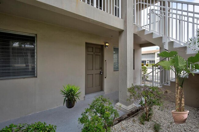 Building Photo - 2130 NE 42nd Ct