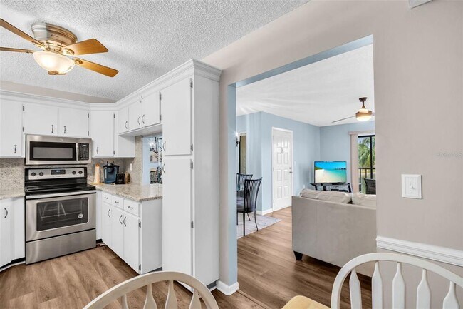 Building Photo - 2523 Pine Ridge Way S