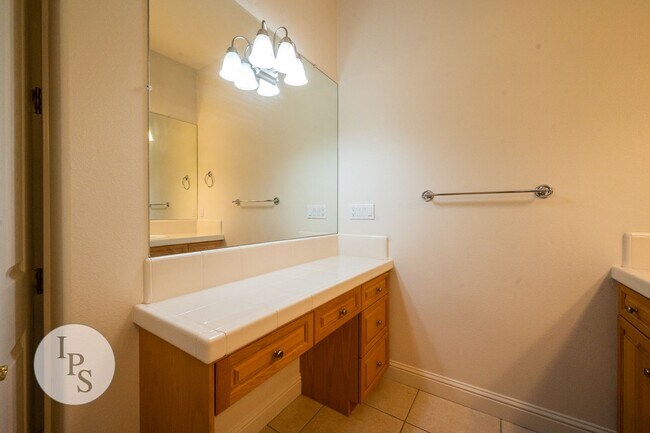 Building Photo - North Clovis Home, 3BR/2BA, Built 2005 - Lots of Amenities!