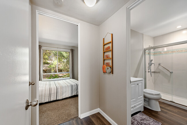 Building Photo - 954 Lea Dr