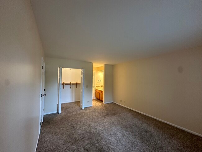 Building Photo - 1304 N Streamwood Ln