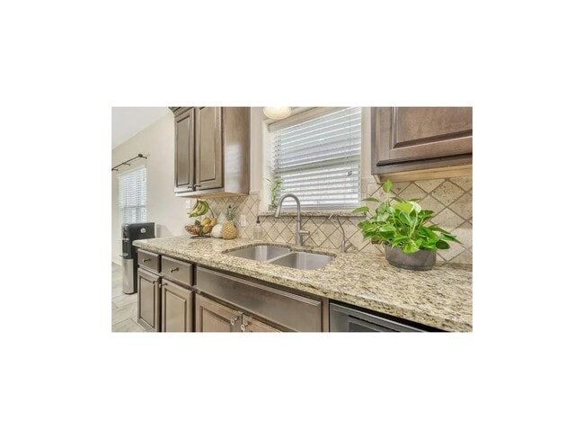 Building Photo - 2531 Kinnersley Ln