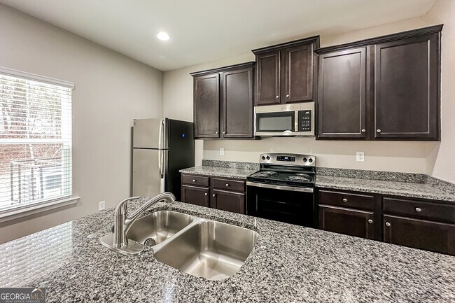 Building Photo - 6109 Oakley Rd