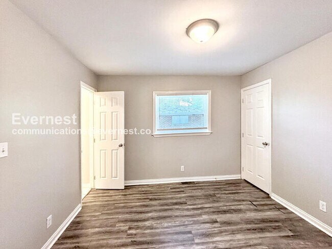 Building Photo - 4 Bed, 2 Bath Home with Modern Amenities / Pet-Friendly / Available Now!