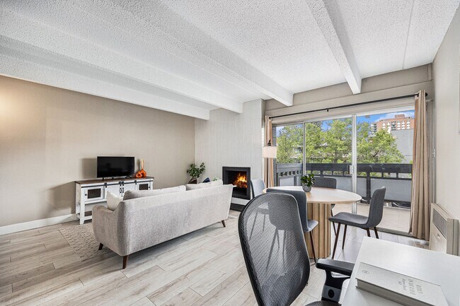 Building Photo - Spacious 1 bedroom home in the heart of Capital Hill! 1 Reserved Parking Space and Storage Unit!