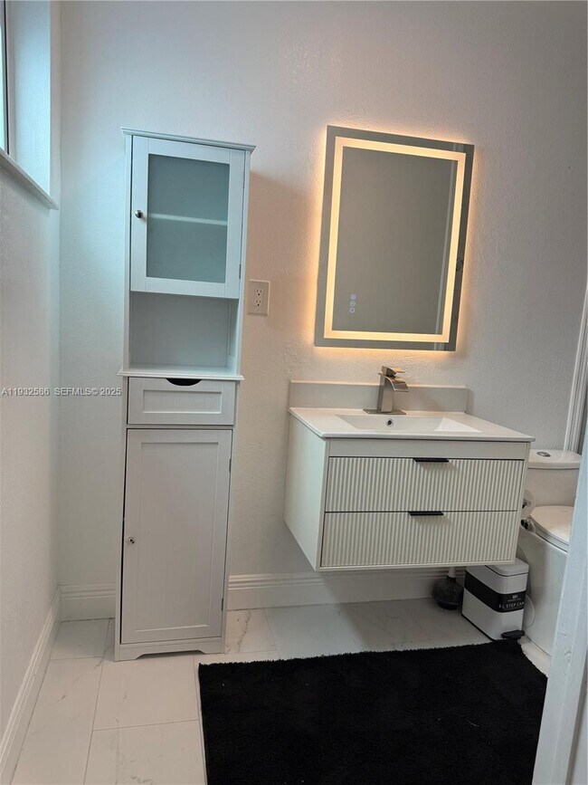 Building Photo - 2706 Montego Dr