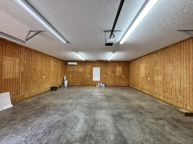 Building Photo - 19 Antietam Dr