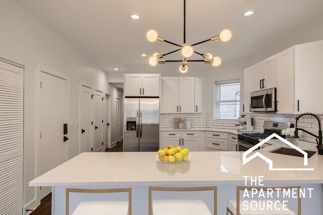 Building Photo - 1452 W Irving Park Rd