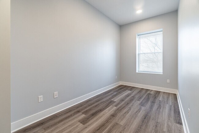 Building Photo - 806 N 41st St