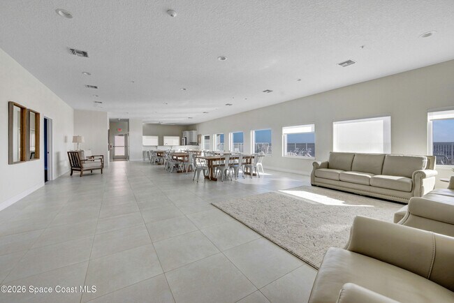 Building Photo - 1825 Riverside Dr