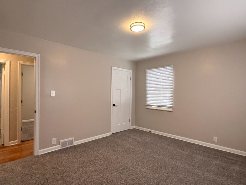 Building Photo - 714 Pershing St