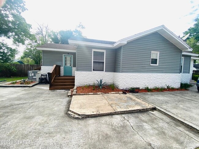 Building Photo - 4808 Lawnview St