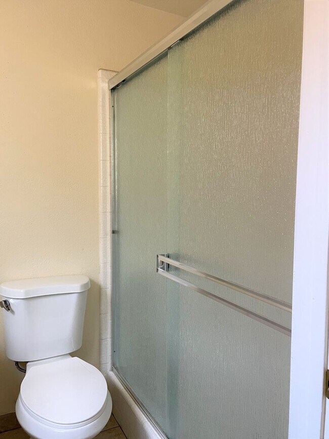 Building Photo - Open and Spacious 2 Bedroom, 1 Bathroom Apartment in San Pedro