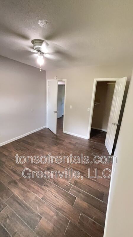 Building Photo - 105 Chuckwood Dr