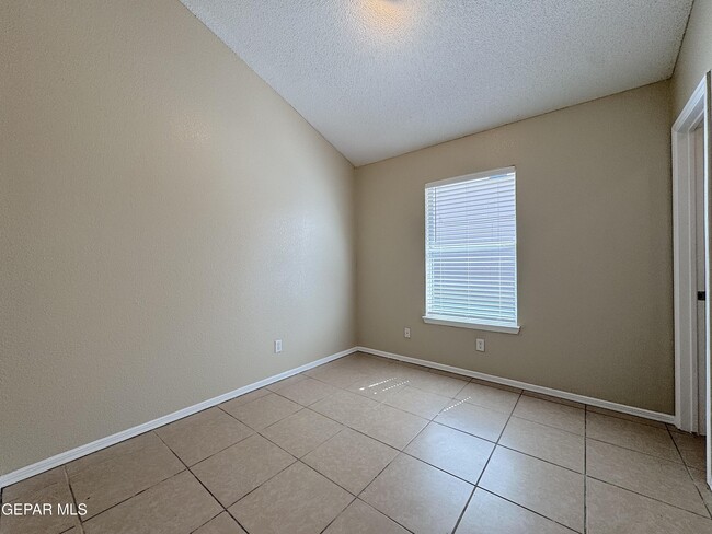 Building Photo - 7504 Howard St