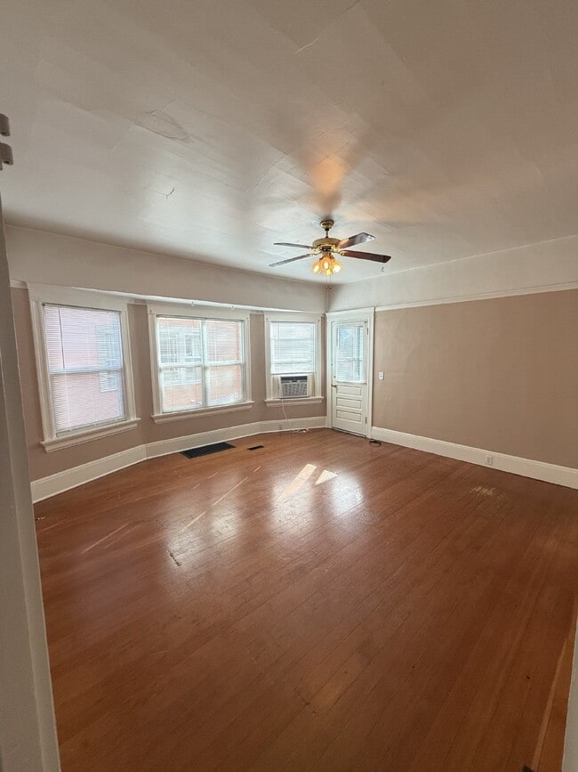 Building Photo - Discover Urban Living at Its Best: Spacious 2-Bedroom Retreat in the Heart of Portland!