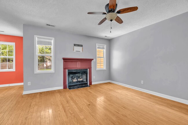 Building Photo - 403 Arabian Ln